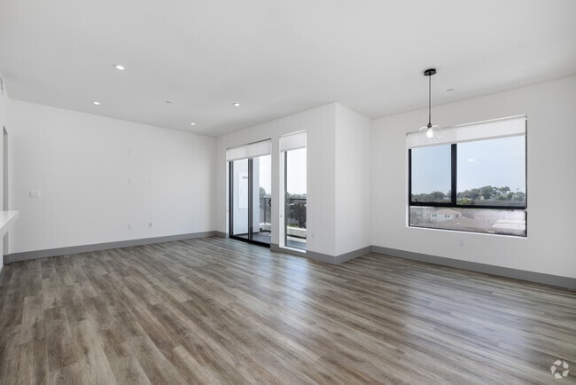 3BD, 2BA - 1,450SF - Living Room