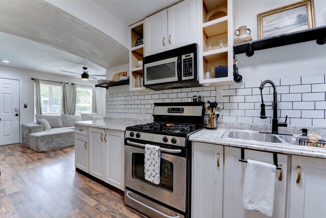 Photo - 1121 Panama St