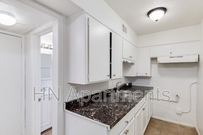 Building Photo - 3319 N 32nd St