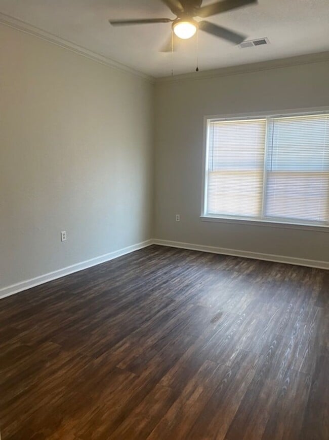 Photo - 3 Bedroom/2 Bath Home in Kingsport, TN $1650 with fenced-in yard & lawn care included!