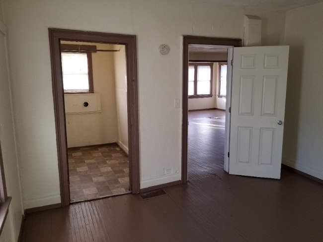 Photo - 261 Bellview St