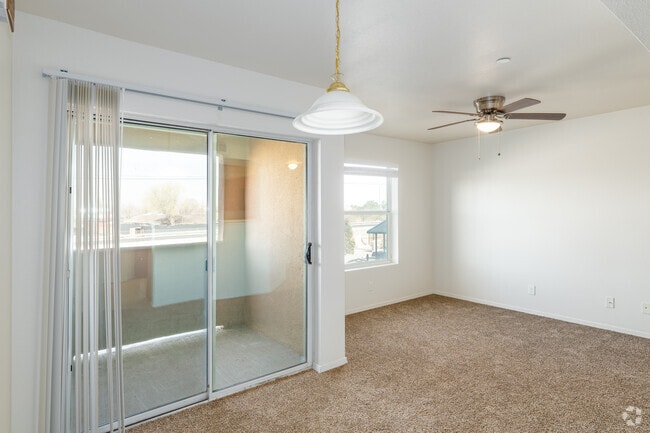 2BR, 2BA - 900SF - Dining Room - Spanish Villas