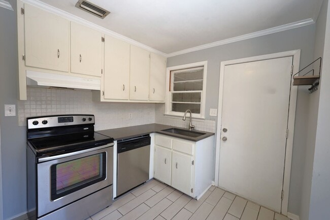 Photo - 1709 Azalea Dr