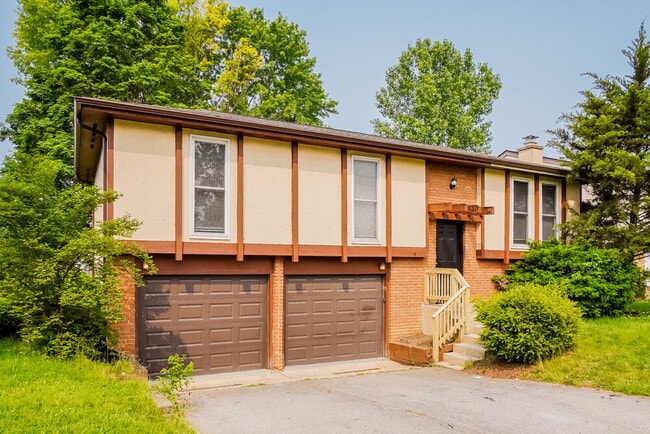 Photo - 713 Hubbard Rd