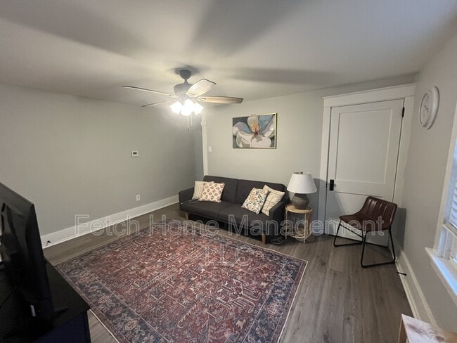 Photo - 834 W Main St