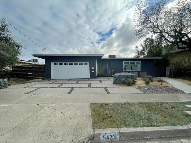 Building Photo - Newly Remodeled with Amazing Views! Rental