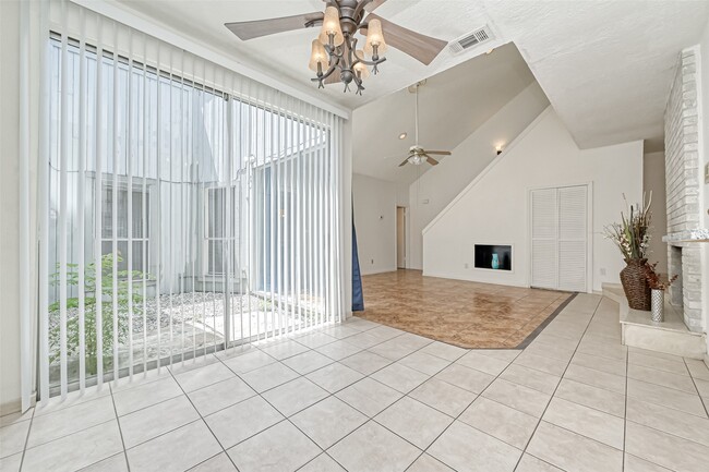 Building Photo - 10725 Boardwalk St Rental