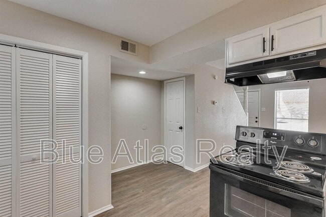 Photo - 406 Noble Ave