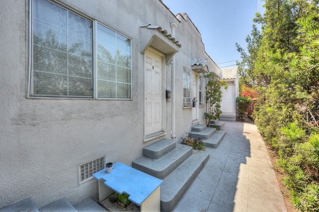 523 Main St