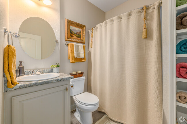 1BR, 1BA - 875SF - Bathroom