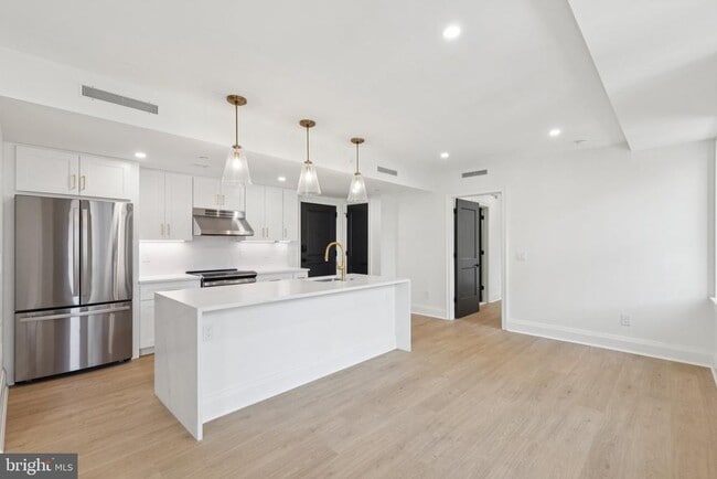 Photo - 135 S 19th St Unidad 406