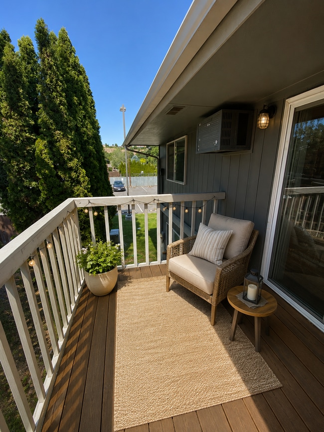 Building Photo - The Easy-Living Apartment You've Been Looking For! Unit 10