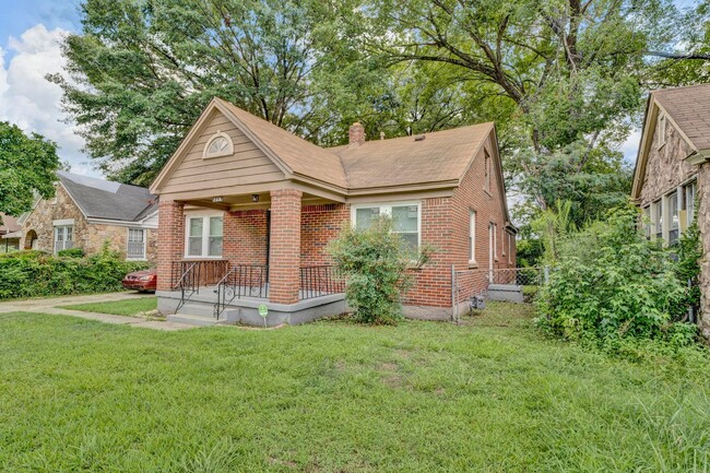 Building Photo - Recently Renovated Brick Home Located Minutes away from Memphis International Airport!
