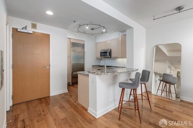Photo - 425 1st St