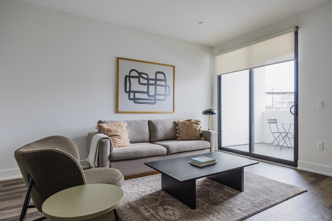 Building Photo - 129 S Kings Rd Unit GO ID11690A