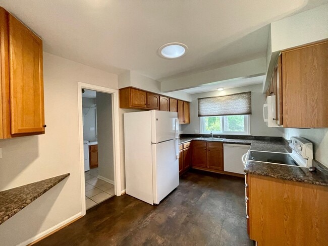 Photo - OFFERING ONE MONTH FREE RENT!! GORGEOUS AN...