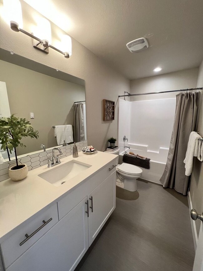Photo - Private One Bedroom Unattached ADU with Fu...