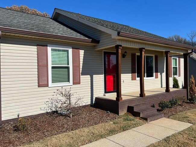 Building Photo - 204 Homewood Dr