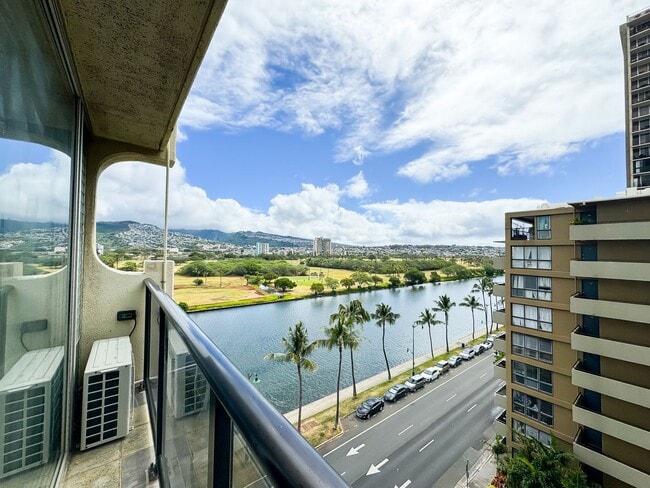 Building Photo - 1 BD / 1 BA Fully Furnished Waikiki Condo with Parking! *Pet Friendly* Unit 901