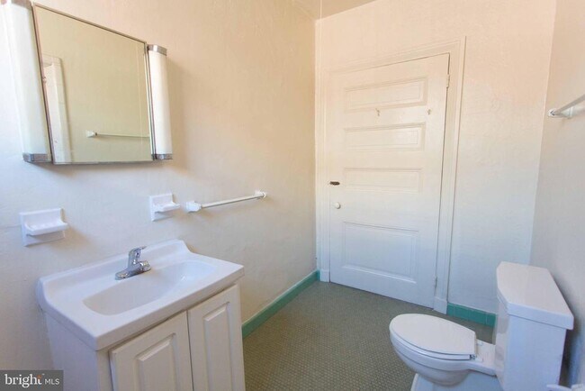 Photo - 916 Spruce St Unit 3R