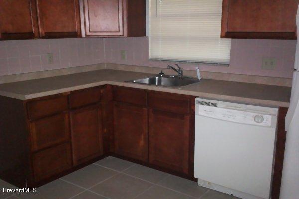 Photo - 843 Emden Ave NW