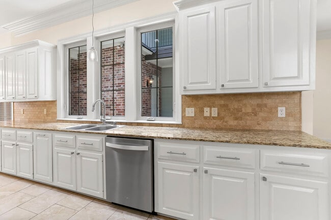 Photo - 2437 Fiero St