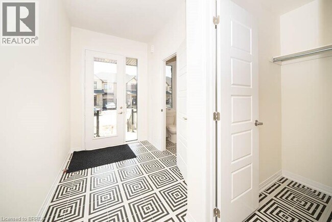 Photo - 74 Granka St