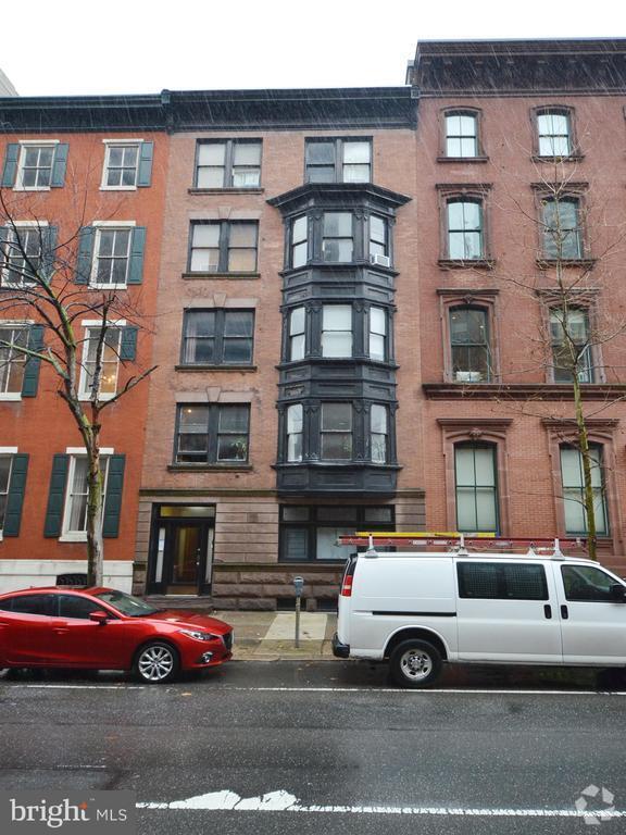 Building Photo - 1904 Spruce St Unit 2R Rental