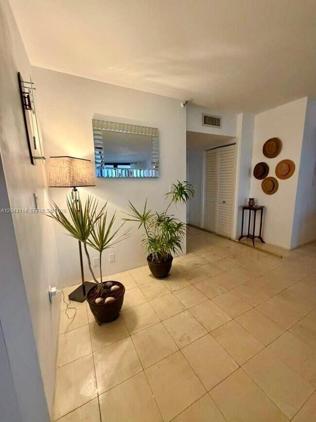 19667 Turnberry Way Unit 12C