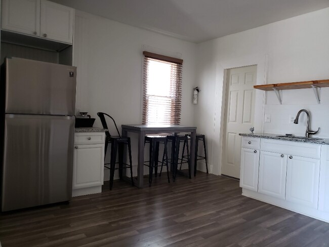 Photo - 628 William St