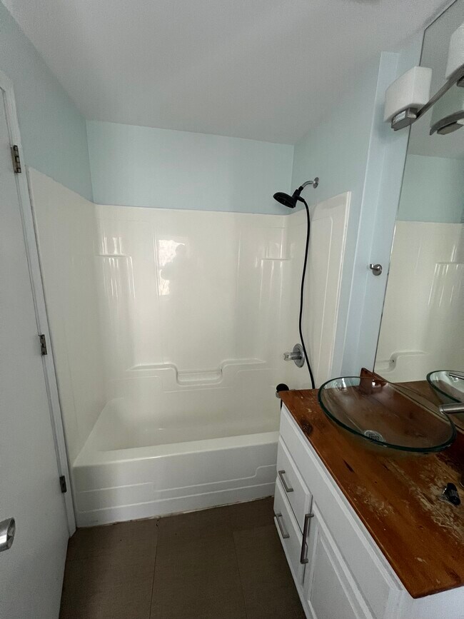 Photo - 245 Corry St Unit #1