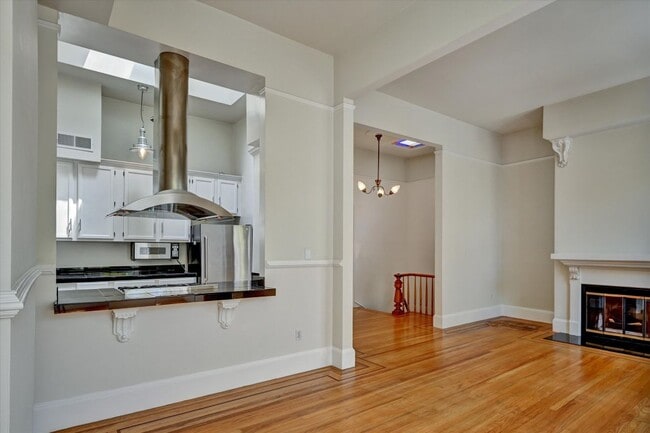 Photo - 656 Hayes St