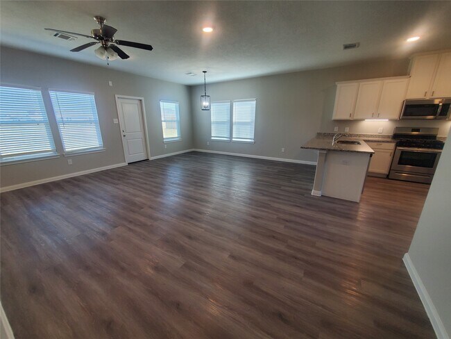 Photo - 1176 Rd 5102