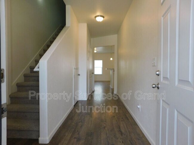 Photo - 621 Zenith Ln Unit B