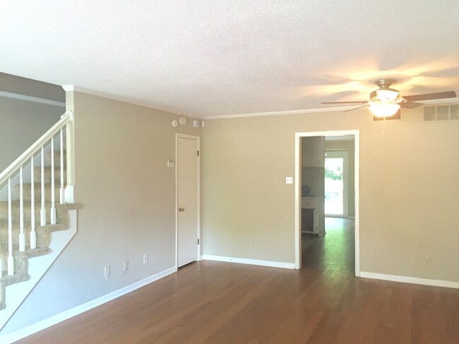 Photo - 733 E College Ave