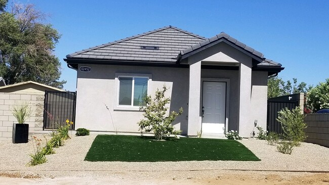 GORGEOUS BRAND NEW 2 BEDROOM 2 BATH QUARTZ... - GORGEOUS BRAND NEW 2 BEDROOM 2 BATH QUARTZ... House