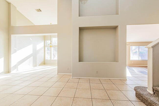 Photo - 4616 Reliant