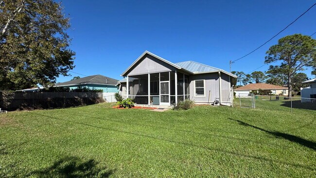 Photo - 2144 SW Vista Rd