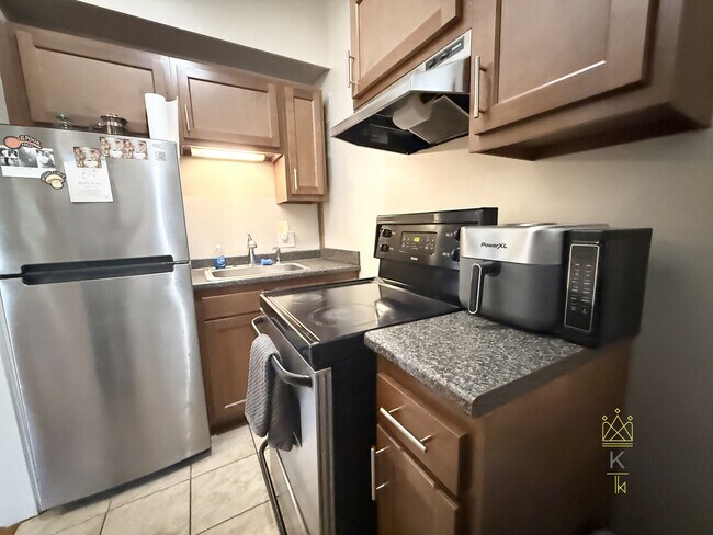 Photo - 181 Winthrop Rd Unit 8