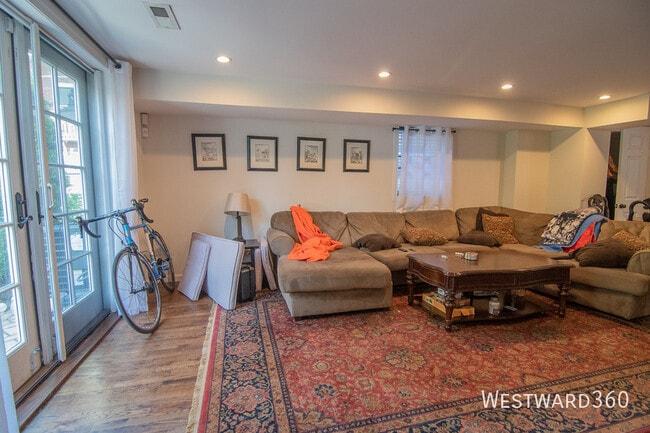 Photo - 1709 W Barry Ave