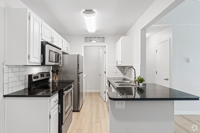 A2 1BR, 1BA - 672SF - Kitchen