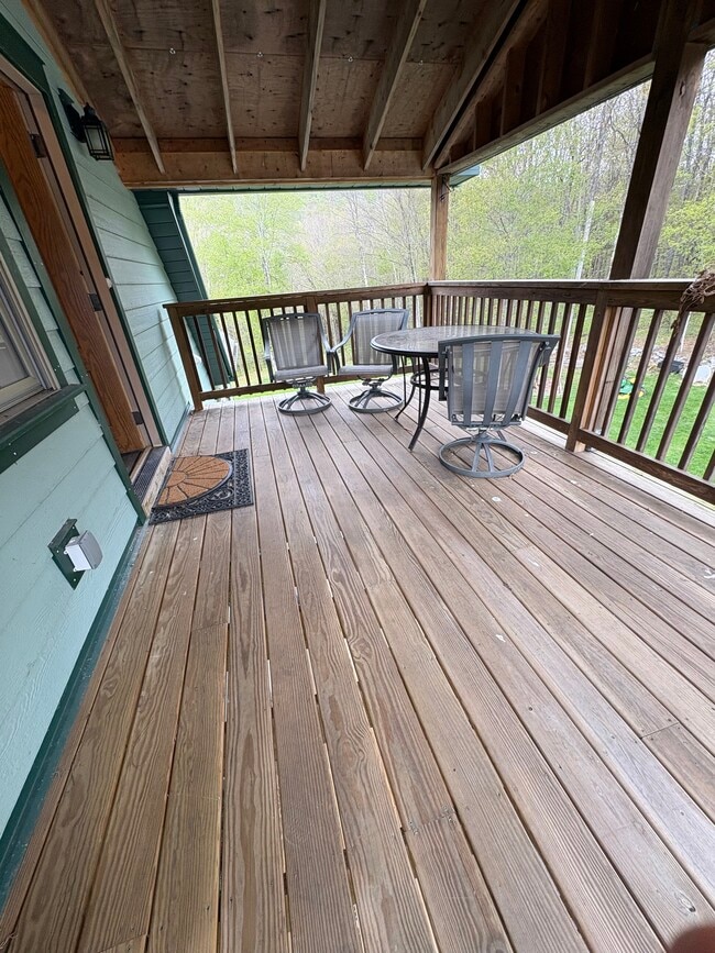 Terraza y muebles incluidos - 3401 Hancock Rd Unidad 3W