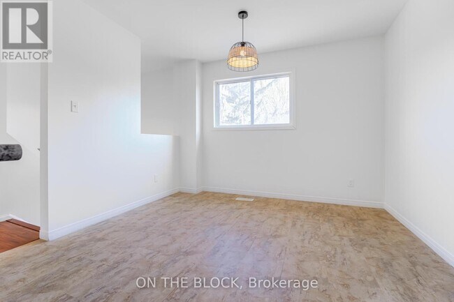 Photo - 47 Carleton Pl