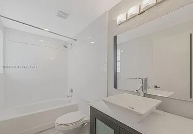 Photo - 725 SE 14th Ct