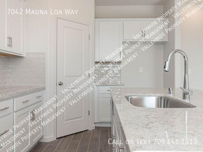 7042 Mauna Loa Wy