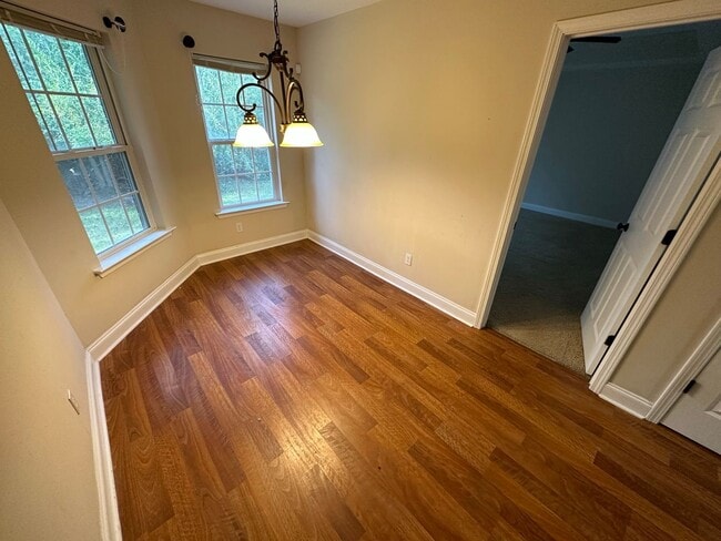 Photo - 1613 Hucknall Pl