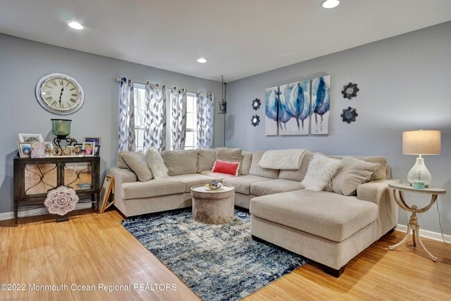 Photo - 590 Beachway Ave