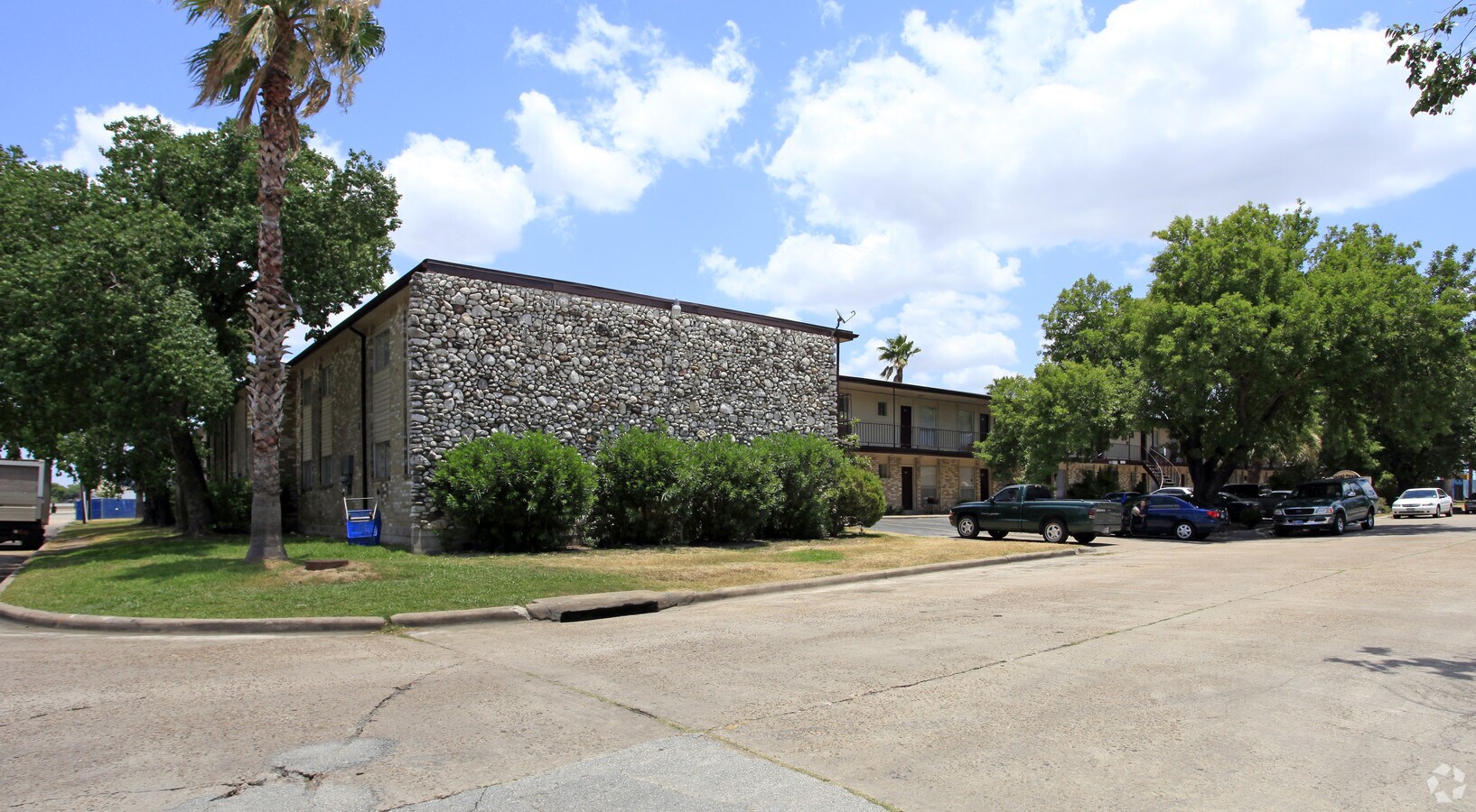 Stone Manor - Stone Manor Apartments