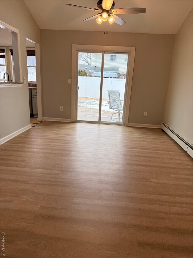 Photo - 549 Blue Point Rd