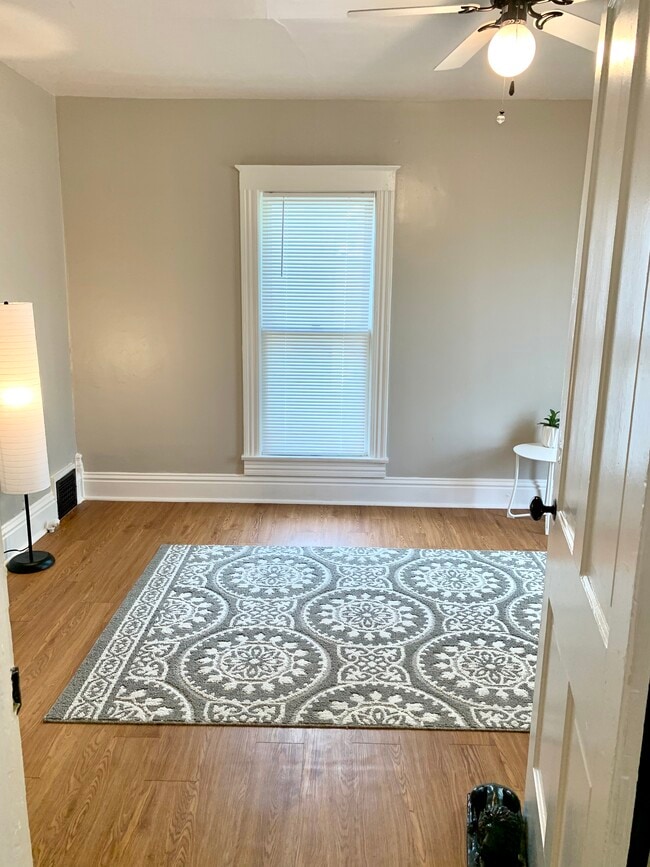 327 N Market St Townhome Townhome Rental in Oskaloosa IA